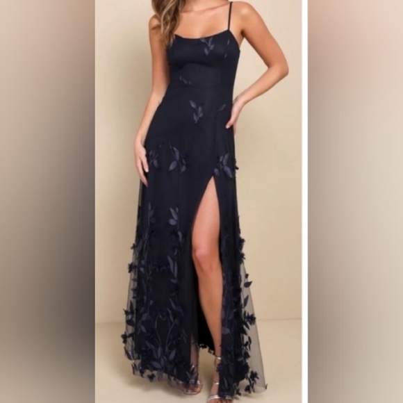 Women's Lulus Navy Blue Abundant Charm 3D Floral Applique Maxi Dress Sz XS NWT - Picture 2 of 16
